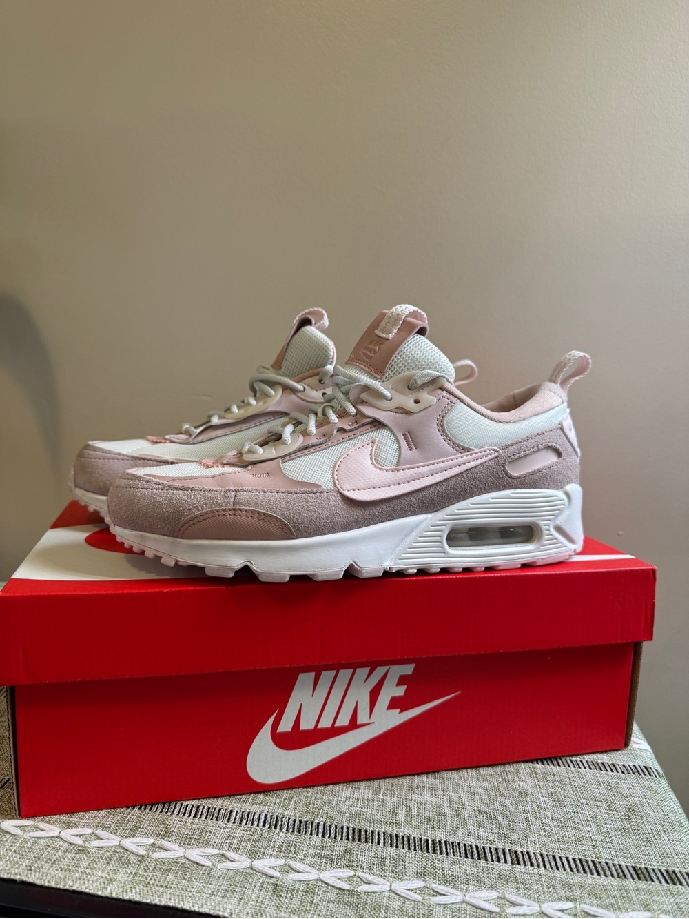 Nike Women's Air Max 90 Futura Sneakers Blush Pink White Size 8 New with Box - Picture 2 of 10